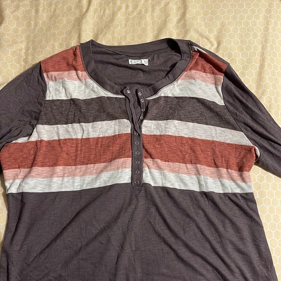 Top - Picture 1 of 2